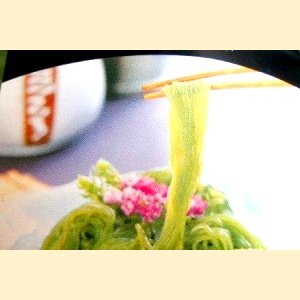 画像: 生ほうれん草入り　こんにゃく翡翠（ひすい）麺